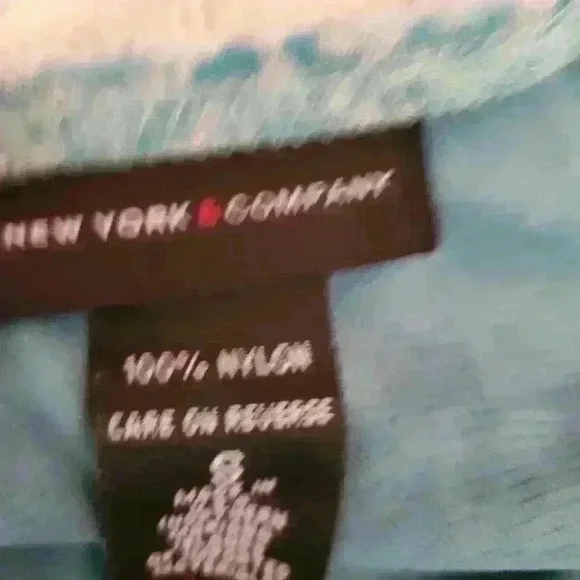 🌻NEW YORK AND COMPANY HALTER TOP​ - Picture 3 of 5